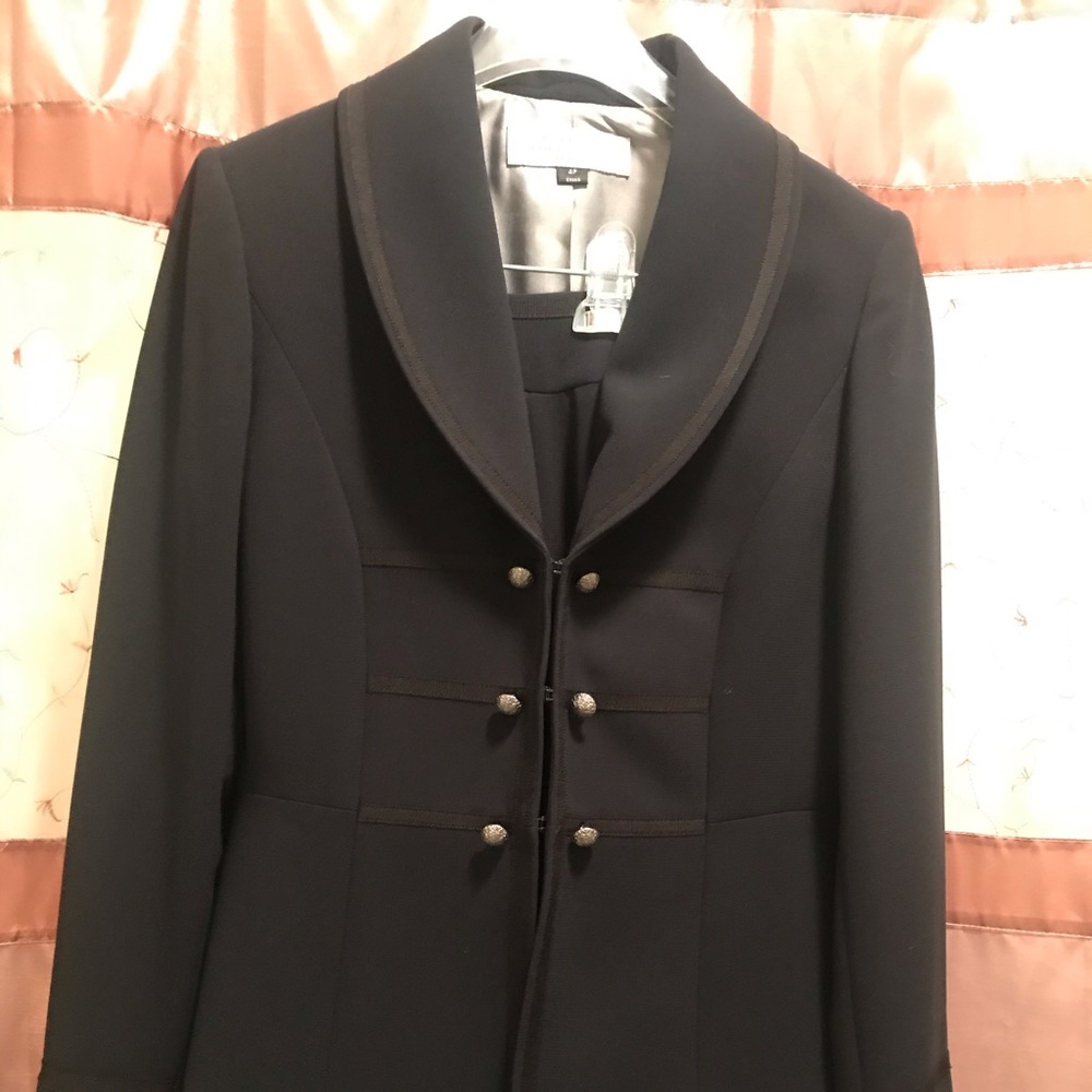 Tahari navy 2 piece pants suit